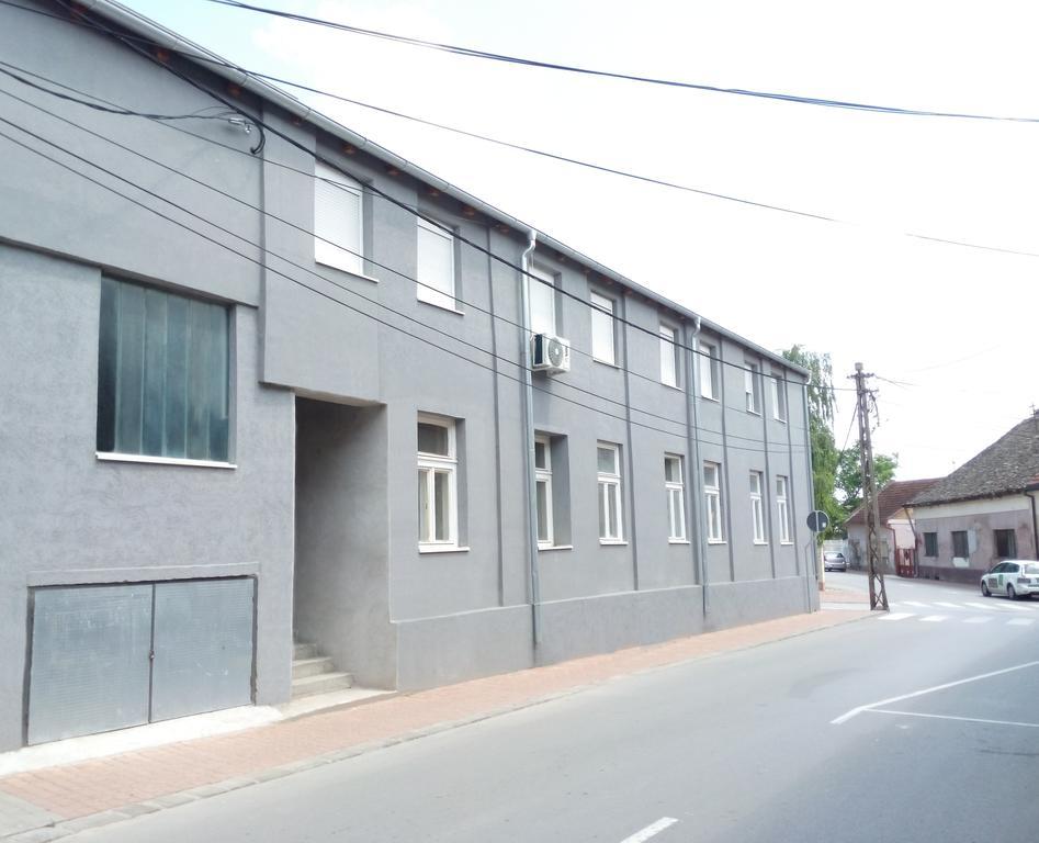 Apartmani 즈레냐닌 외부 사진