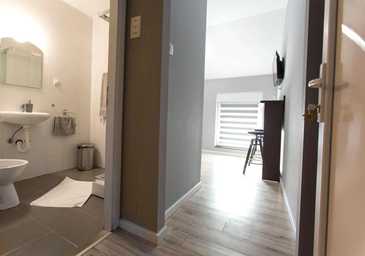 Apartmani 즈레냐닌 외부 사진