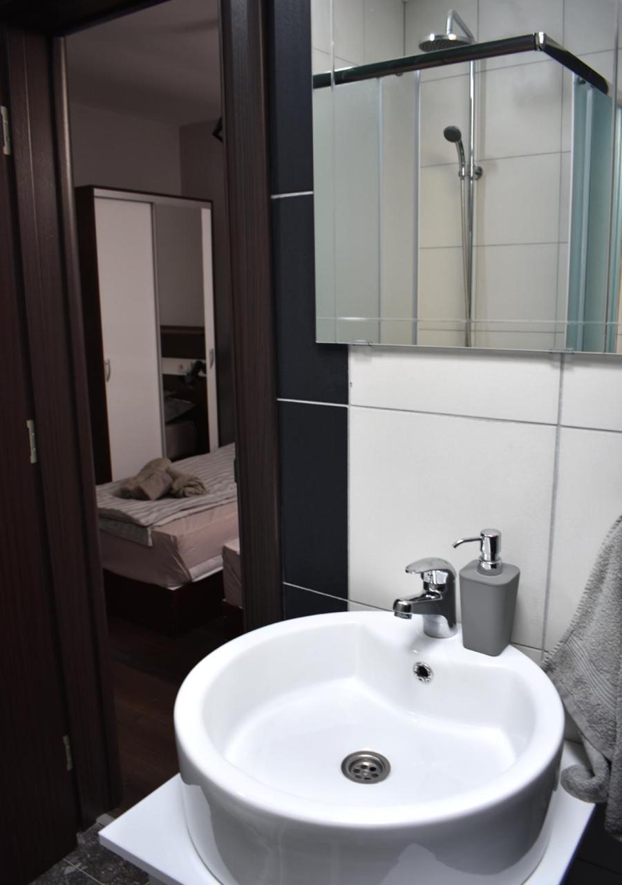 Apartmani 즈레냐닌 외부 사진
