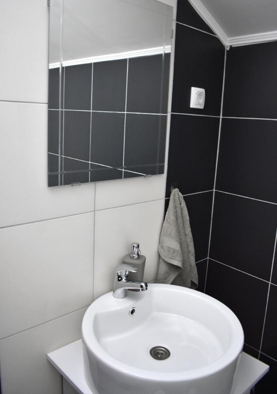Apartmani 즈레냐닌 외부 사진