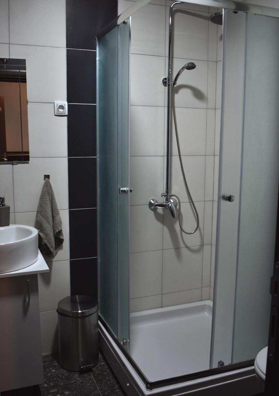 Apartmani 즈레냐닌 외부 사진